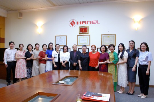 CHỦ TỊCH HANEL LÀM VIỆC VỚI VIỆN KINH TẾ VIỆT NAM VÀ THẾ GIỚI